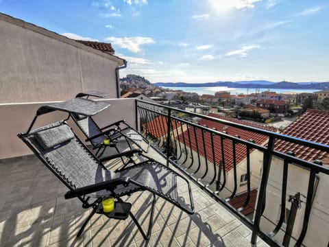 Balcony/Terrace, On site, City view, Garden view, Landmark view, Sea view