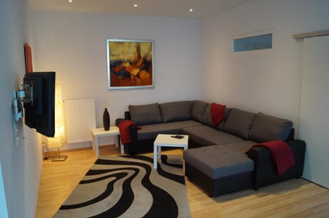 Living room, Photo of the whole room, Decorative detail, Seating area