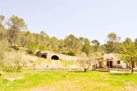 Masía Les Pasoles House in Garraf