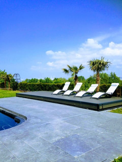 Swimming pool, Swimming pool