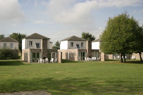 Property building, Spring, Day, Natural landscape, Garden, Garden view
