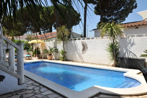 Property building, Pool view, Swimming pool