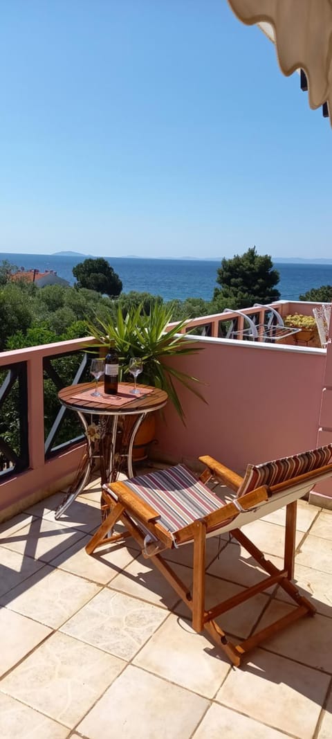 View (from property/room), Balcony/Terrace, Sea view, sunbed