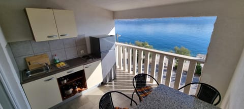 View (from property/room), Balcony/Terrace, Kitchen or kitchenette, Sea view