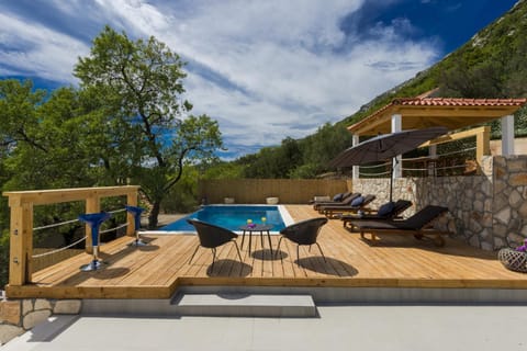 Patio, Swimming pool, Swimming pool