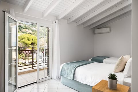 Bed, Balcony/Terrace, Bedroom, air conditioner