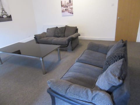 No 9 AT IVANHOE - LARGE 2 BED NEAR SEFTON PARK AND LARK LANE Apartment in Liverpool