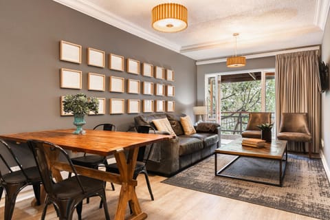 Avemore Jan Cats No 2 full power back up Apartment in Stellenbosch