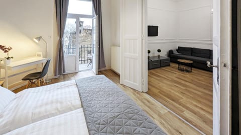 3 room apartment in the beautiful street Condo in Budapest
