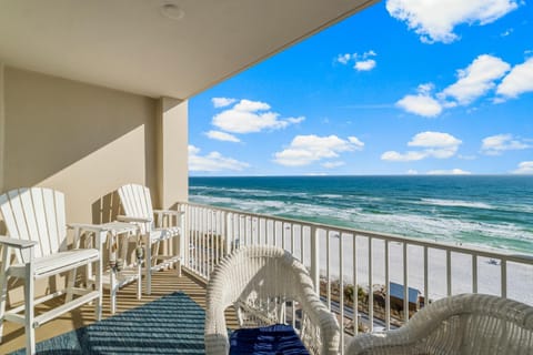 Natural landscape, View (from property/room), Balcony/Terrace, Seating area, Sea view