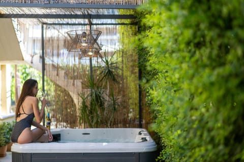 Patio, Hot Tub, Garden view