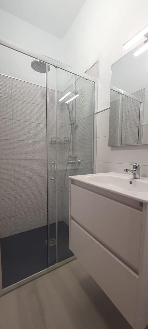 Shower, Bathroom, heating