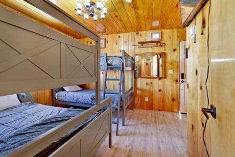 Bed, Photo of the whole room, Bedroom, bunk bed