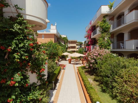 Facade/entrance, Garden