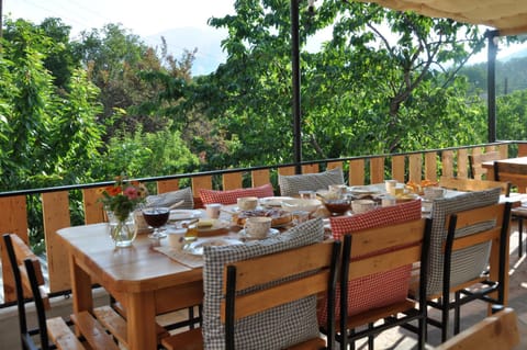 Restaurant/places to eat, Balcony/Terrace, Breakfast