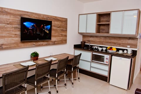 TV and multimedia, Dining area, minibar, oven