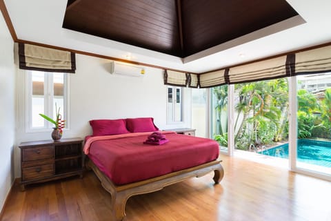 Bed, Photo of the whole room, Seating area, Bedroom, Garden view, Pool view