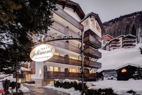 Property building, Winter, Street view