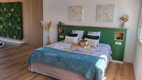 Les Secrets du Lac Love hotel in Hauts-de-France