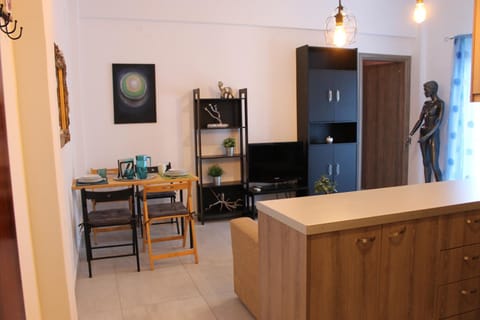 Kitchen or kitchenette, Dining area, minibar