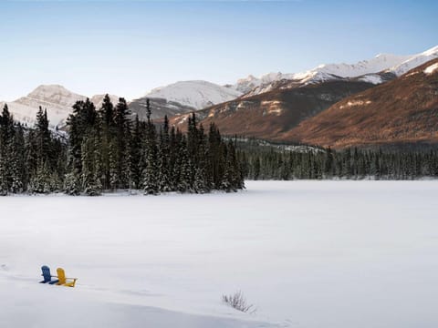 Property building, Day, Natural landscape, Winter, Mountain view