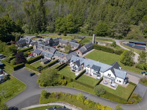 Property building, Bird's eye view, Garden, Pets