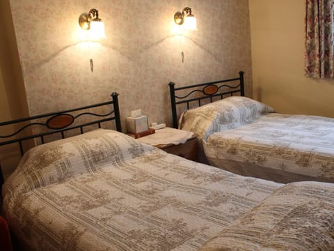 White Guest House Bed and Breakfast in Bath