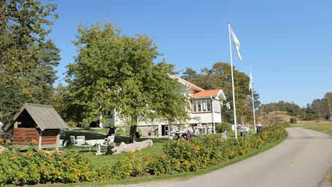 Facade/entrance, Garden