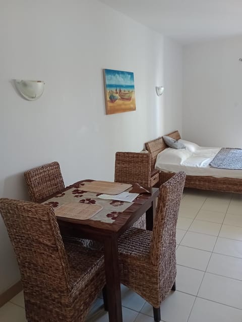 Bed, Photo of the whole room, Dining area