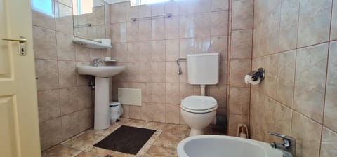 Shower, Toilet, Bathroom, bidet