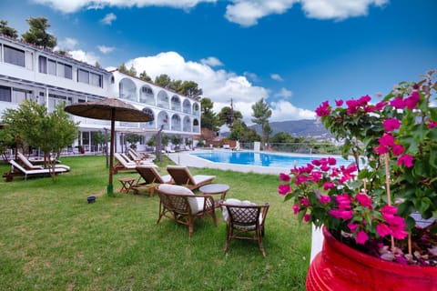 Pool view, Swimming pool, sunbed