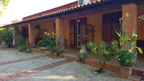 Patio, Facade/entrance