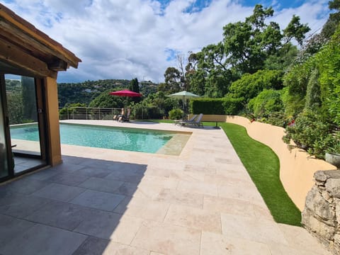 Lou Pei Magnifique vue mer Piscine chauffée 10x5m 5 ch 5sdb Villa in Roquebrune-sur-Argens