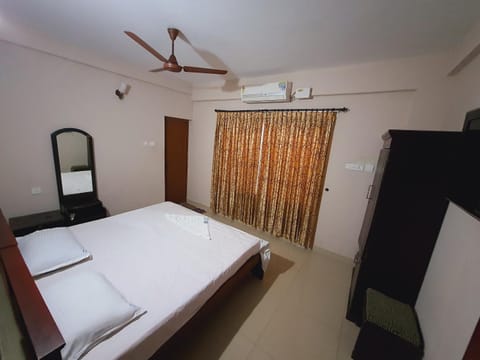 Bed, Photo of the whole room, Bedroom, fireplace, air conditioner