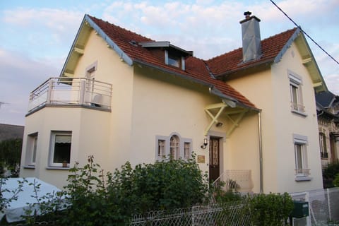 Facade/entrance, Summer