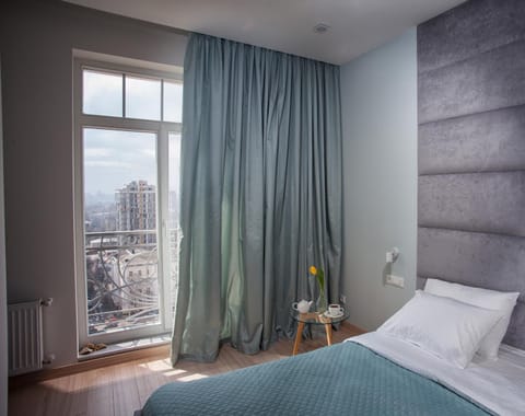 Bedroom, City view