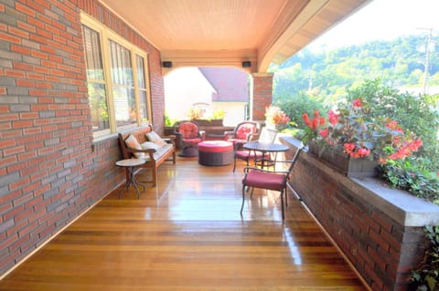 Aunt Beas Bungalow - Right in town! Maison in Berkeley Springs
