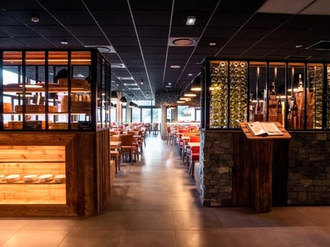 Restaurant/places to eat, Food and drinks, Food, Breakfast, Continental breakfast, Buffet breakfast, Lunch