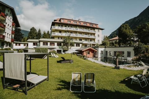 Property building, Natural landscape, Garden, Garden view, Mountain view, sunbed