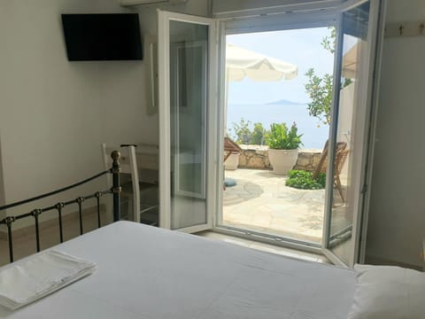 Pantheon Bed and Breakfast in Sporades, Greece