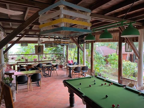 Restaurant/places to eat, Billiard, Game Room