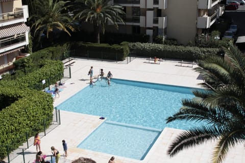 Property building, Day, Pool view, Swimming pool