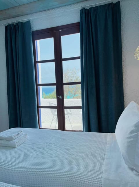 Photo of the whole room, Bedroom, Sea view