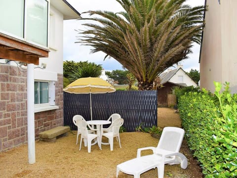 Appartement rénové 3* avec jardin et WIFI à 20m de la plage - Trégastel - FR-1-368-77 Apartment in Trégastel