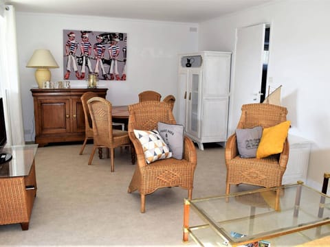 Appartement rénové 3* avec jardin et WIFI à 20m de la plage - Trégastel - FR-1-368-77 Apartment in Trégastel