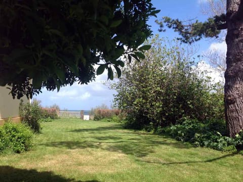 Maison avec jardin et accès direct plage à Le Palais - FR-1-418-20 House in Brittany