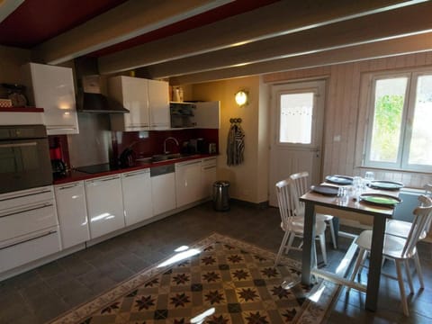 Maison calme avec jardin au centre de Le Palais, proche plage - FR-1-418-77 House in Brittany