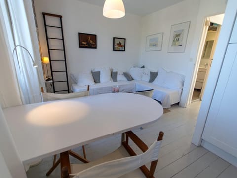 Appartement rénové vue mer au cœur de Le Palais - FR-1-418-80 Apartment in Brittany