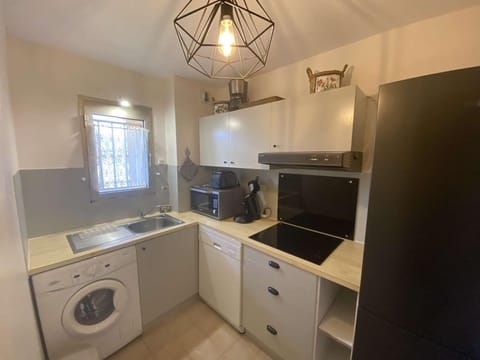 Appartement à Sainte-Maxime: 3 Pièces, Terrasse, Piscine, Clim, Proche Plage - FR-1-226-340 Apartment in Sainte-Maxime