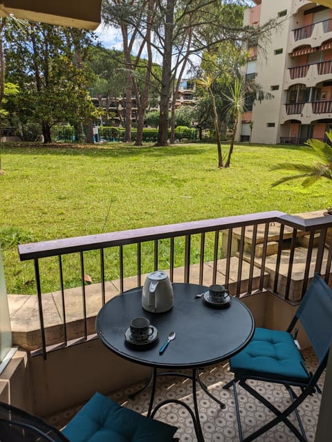 Patio, Garden view